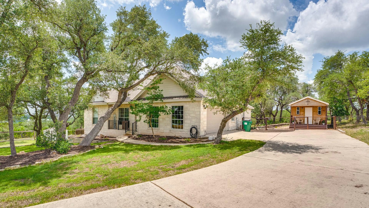 2016 Hidden Hills Dr — exterior