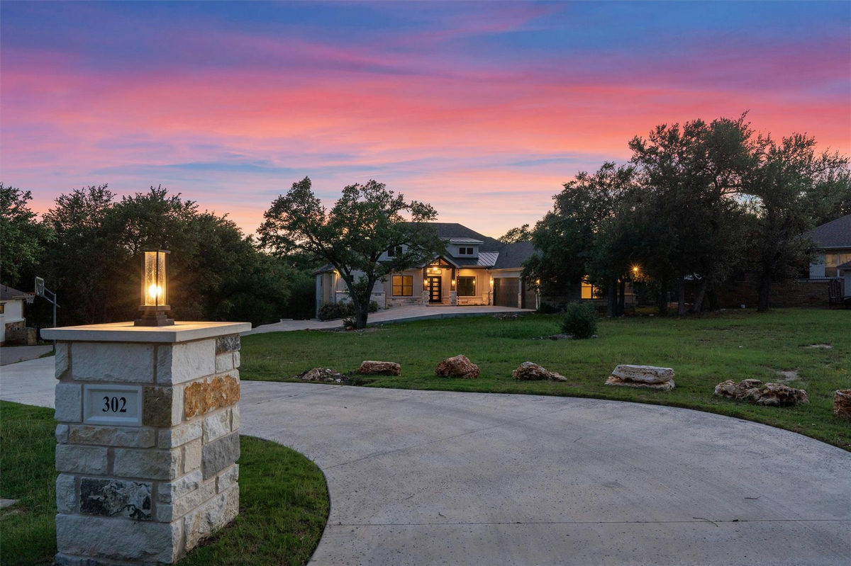 302 Highland Spring Ln — photo 3
