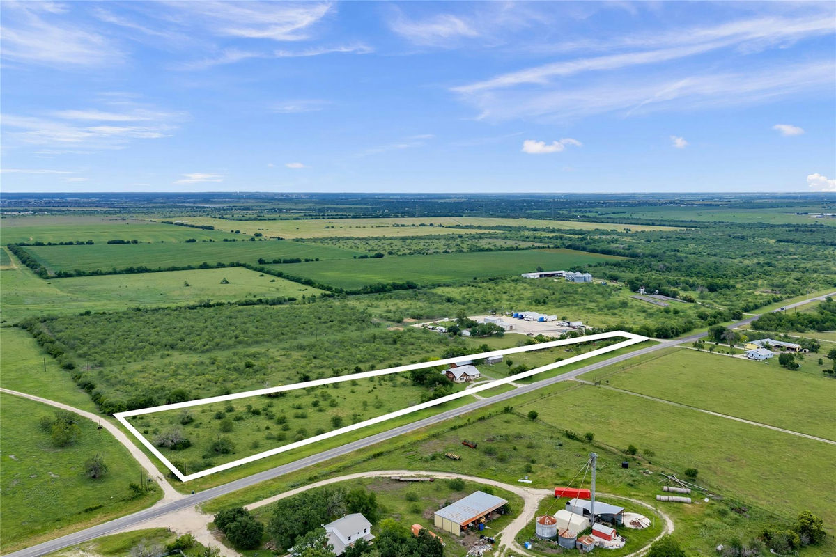 3900 Fm 1979 — exterior