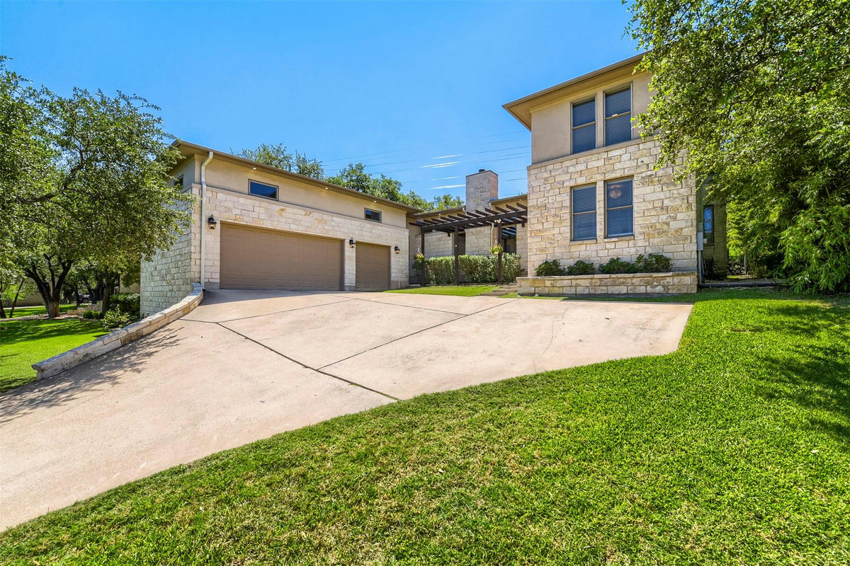 220 Clubhouse Dr — exterior