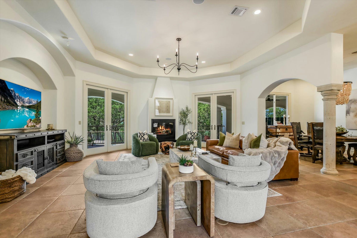 817 Woodcreek Ranch Rd — exterior