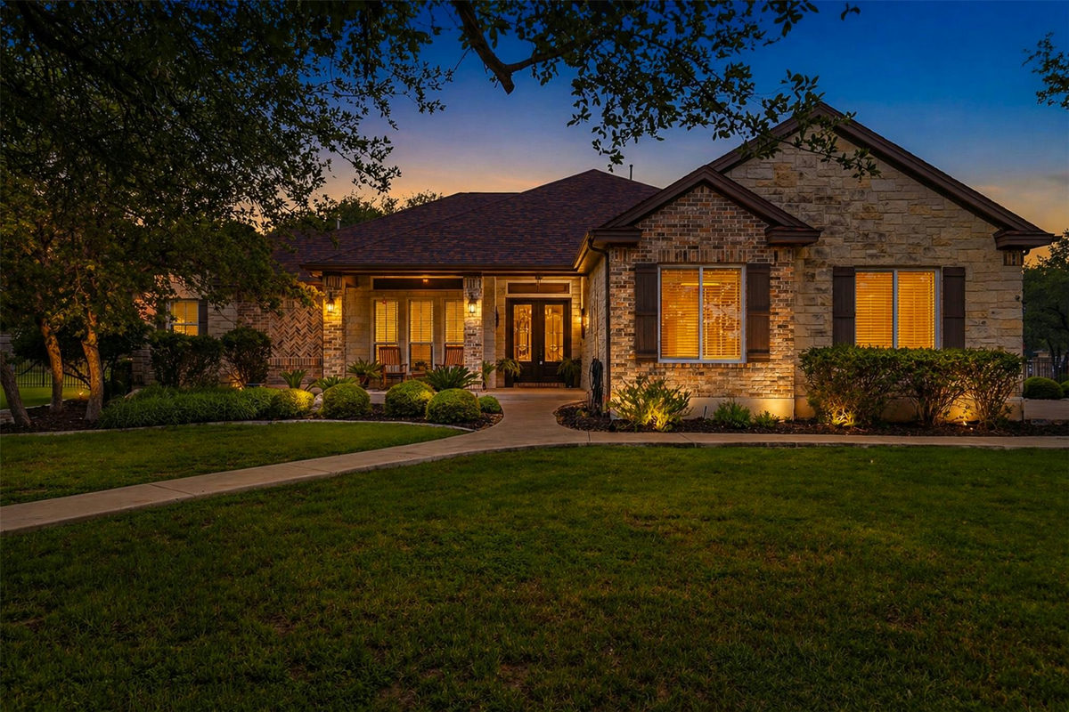 107 W Majestic Oak Ln — exterior