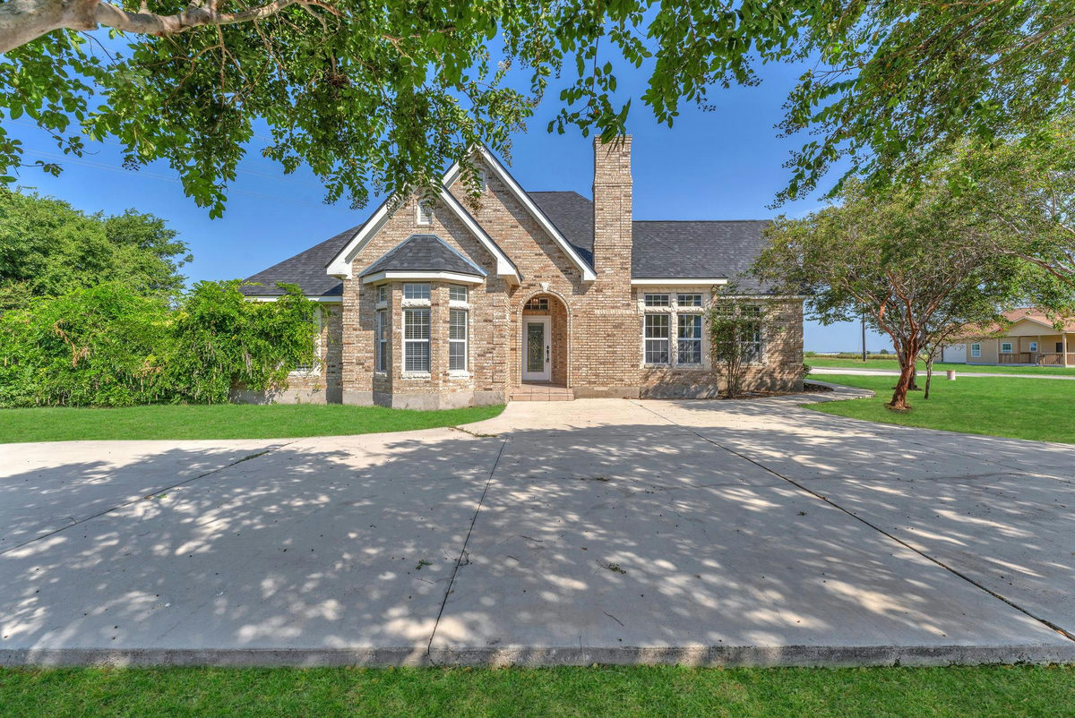 3424 S Old Bastrop Hwy — exterior