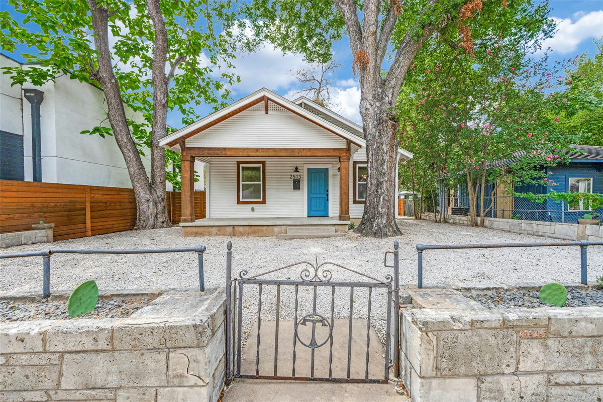 2513 E Cesar Chavez St — exterior