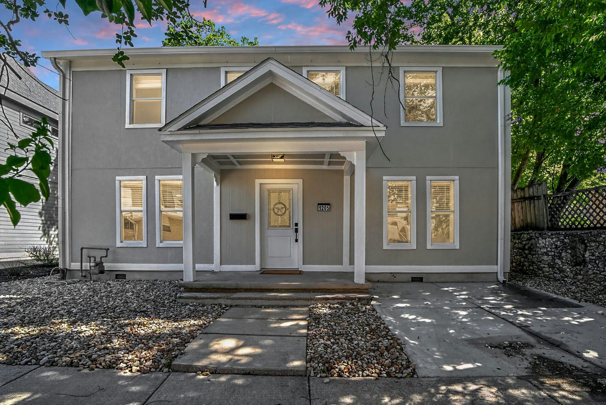 1205 E 9th St — exterior
