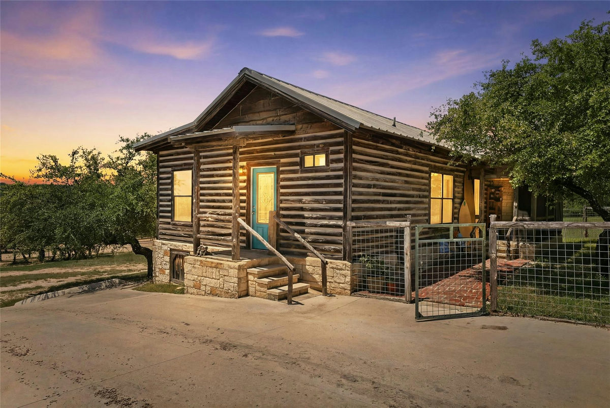 496 Middleton Rd — exterior