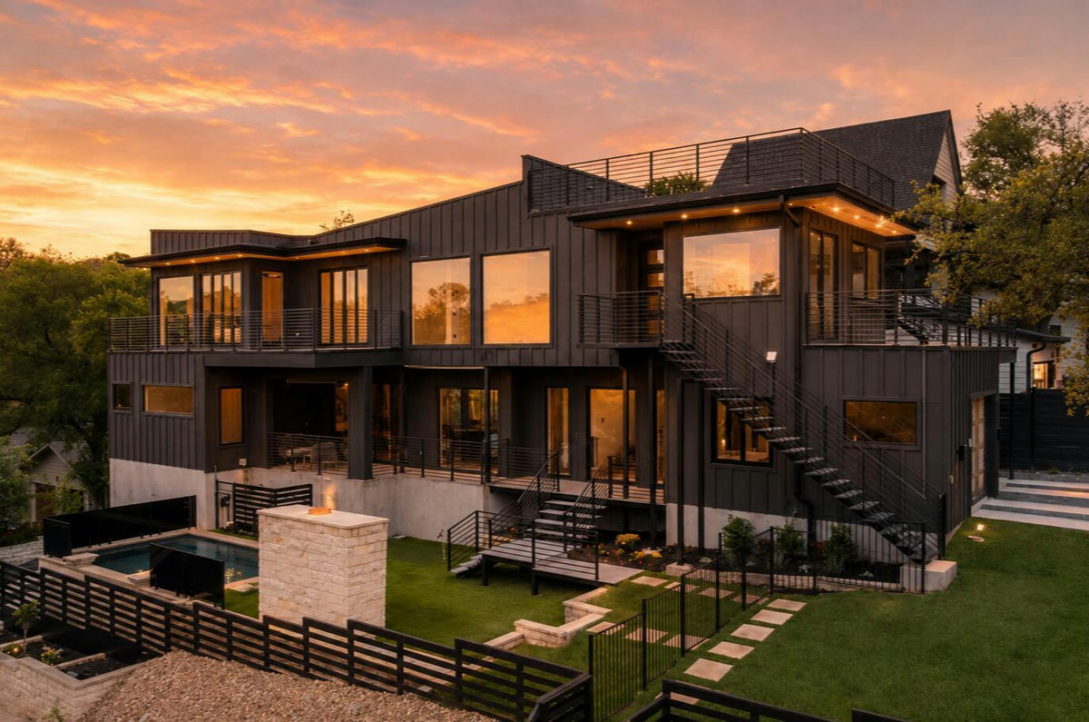 2208 Montclaire St — exterior