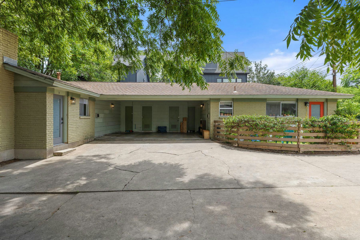 1717 Bluebonnet Ln — exterior