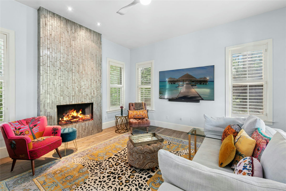 304 Nautilus Ave — photo 4