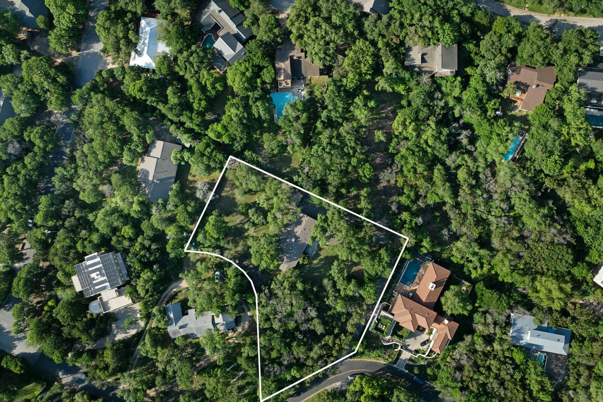2905 Stratford Dr — exterior
