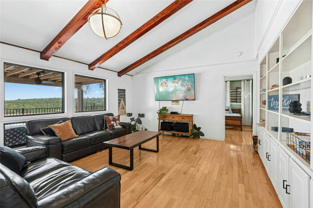 110 Longhorn Ln — photo 4