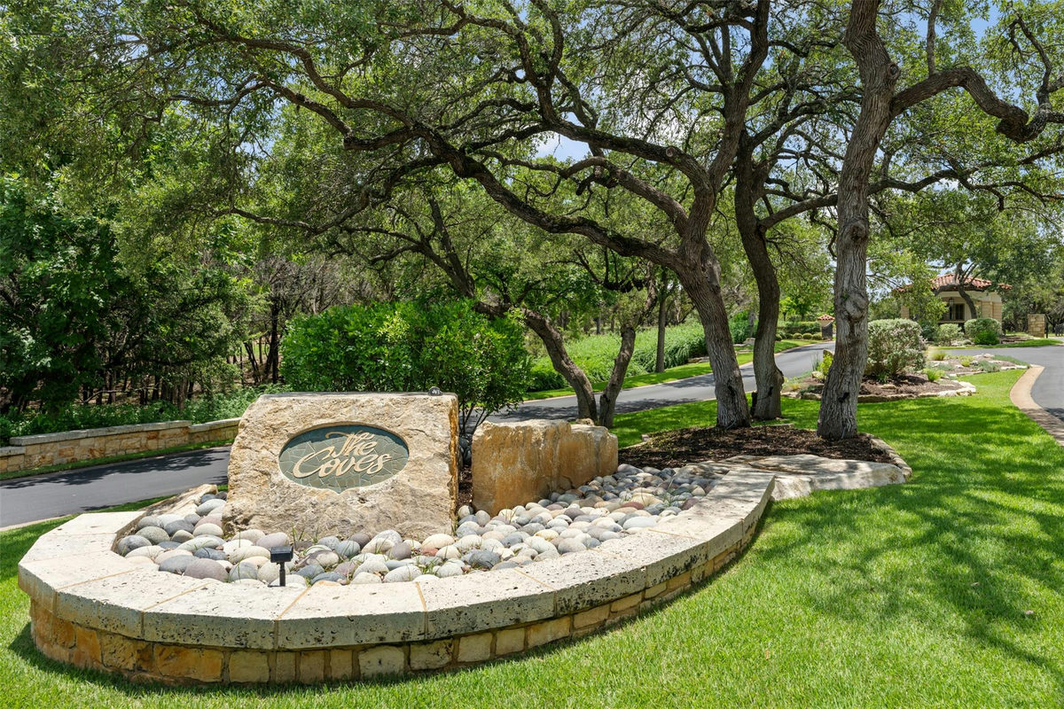 906 Moonlight Bay Dr — exterior