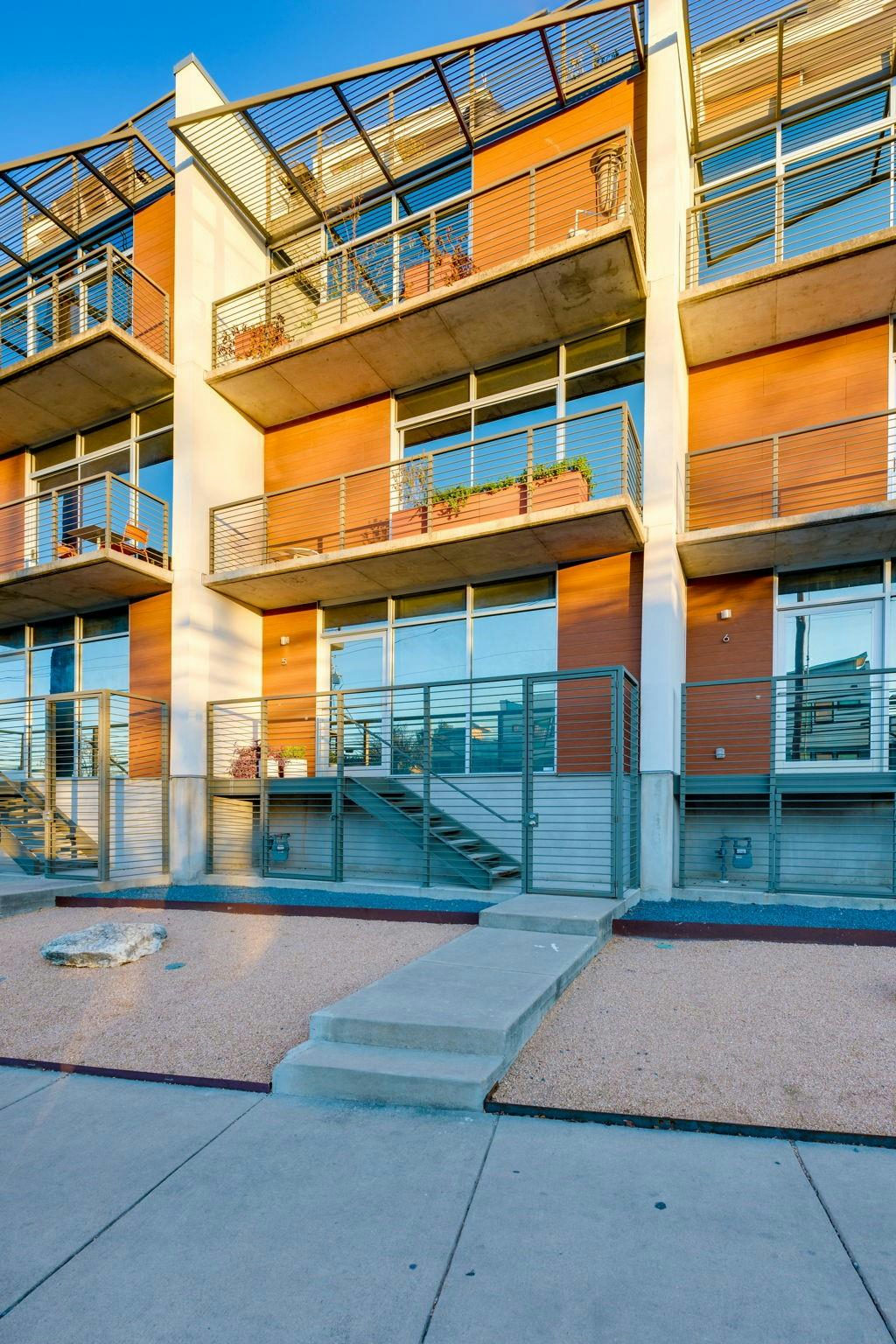 2301 S 5th St #5 — exterior