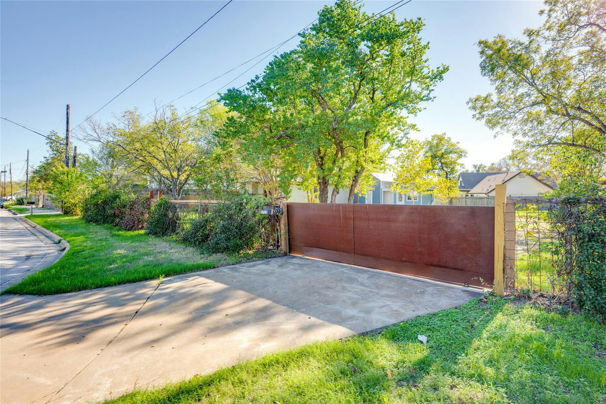 2713 Sweeney Ln — photo 3