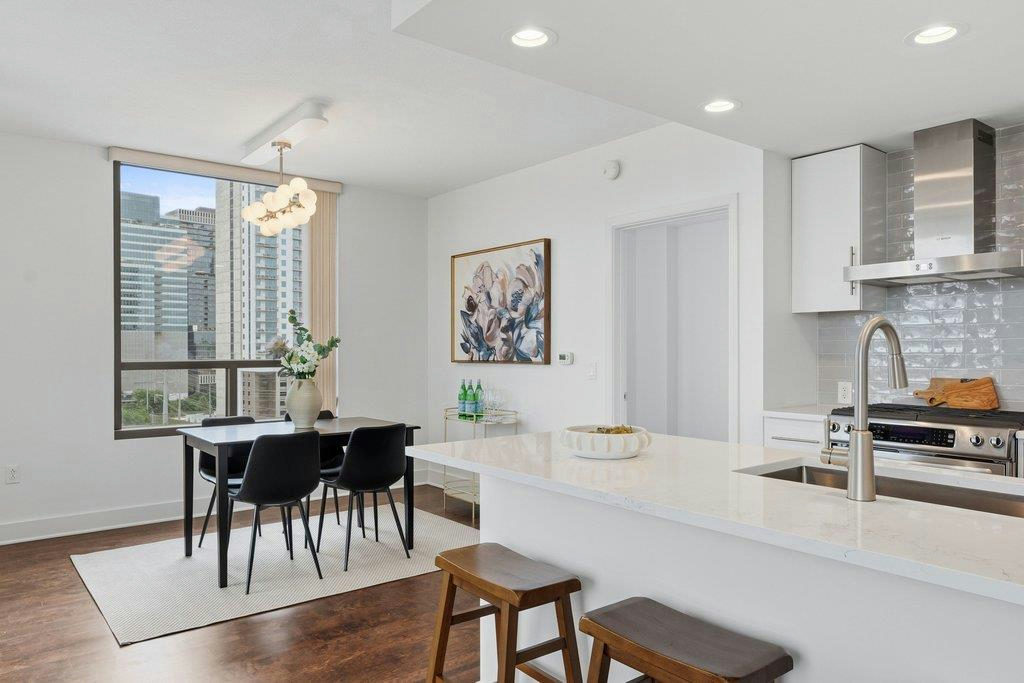300 Bowie St #1101 — exterior