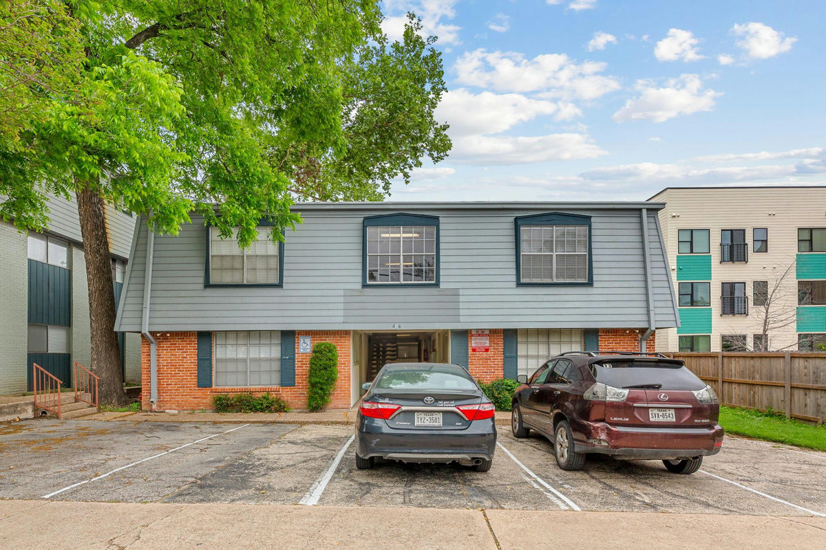 406 E 30 St #106