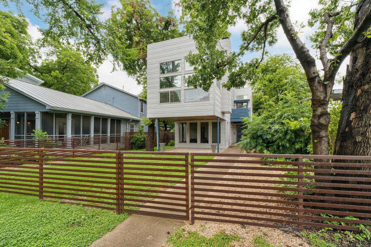 604 W LIVE OAK St — exterior