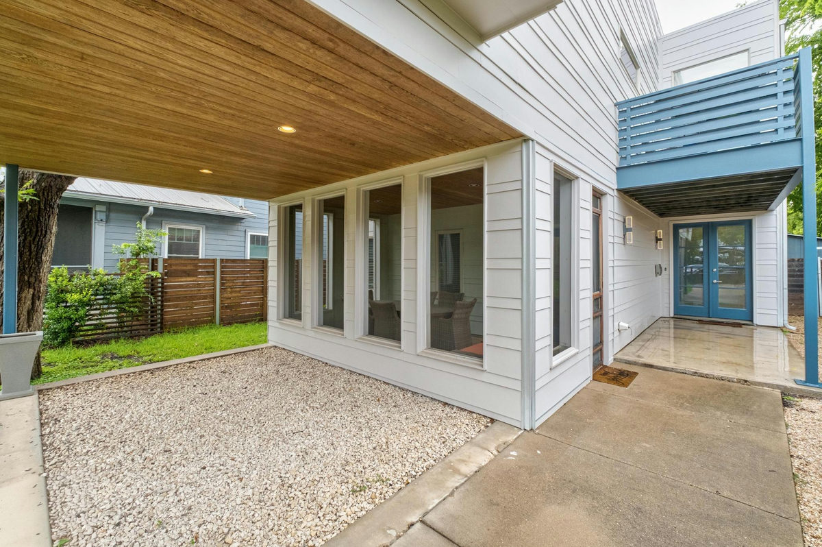 604 W LIVE OAK St — photo 2