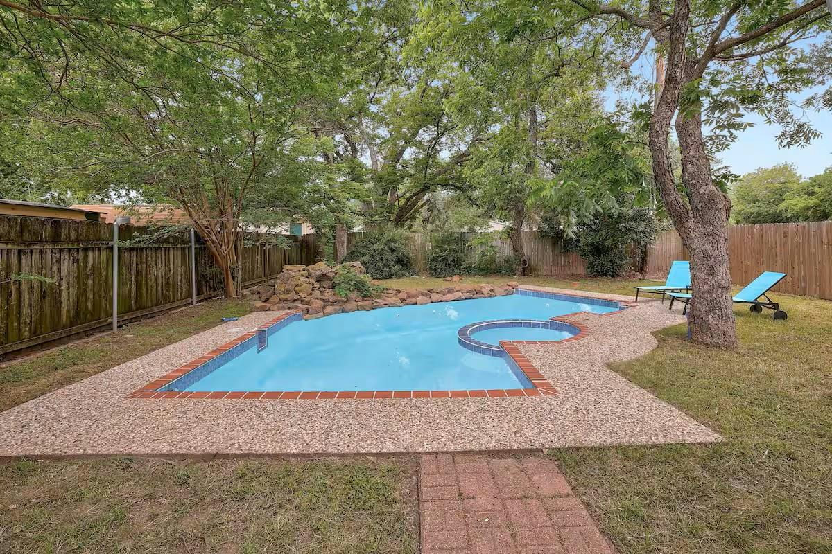 12304 BurrRidge Dr — exterior