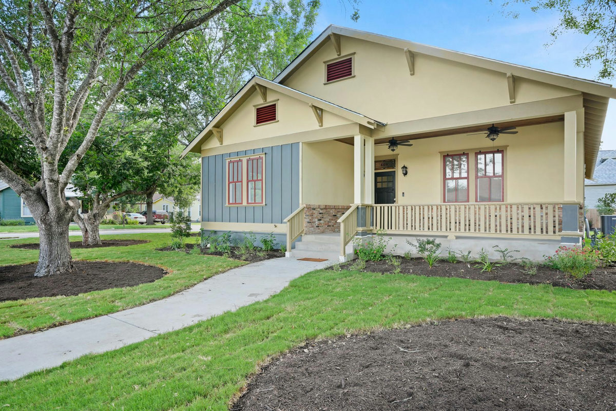 608 Cibilo St — exterior