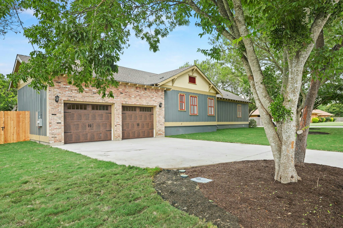 608 Cibilo St — photo 4