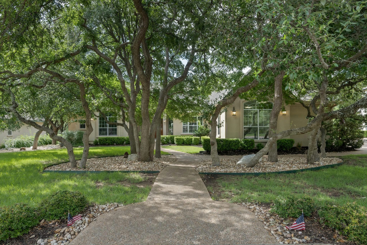 29 Meadows End — exterior
