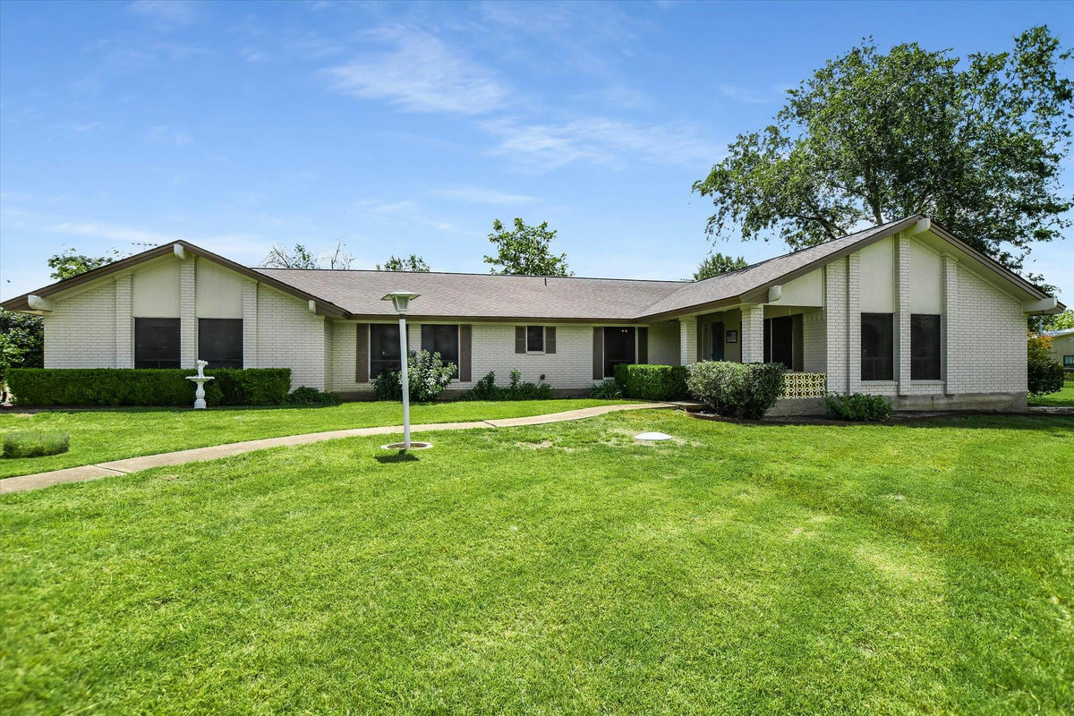 7 Brenda Ln — exterior