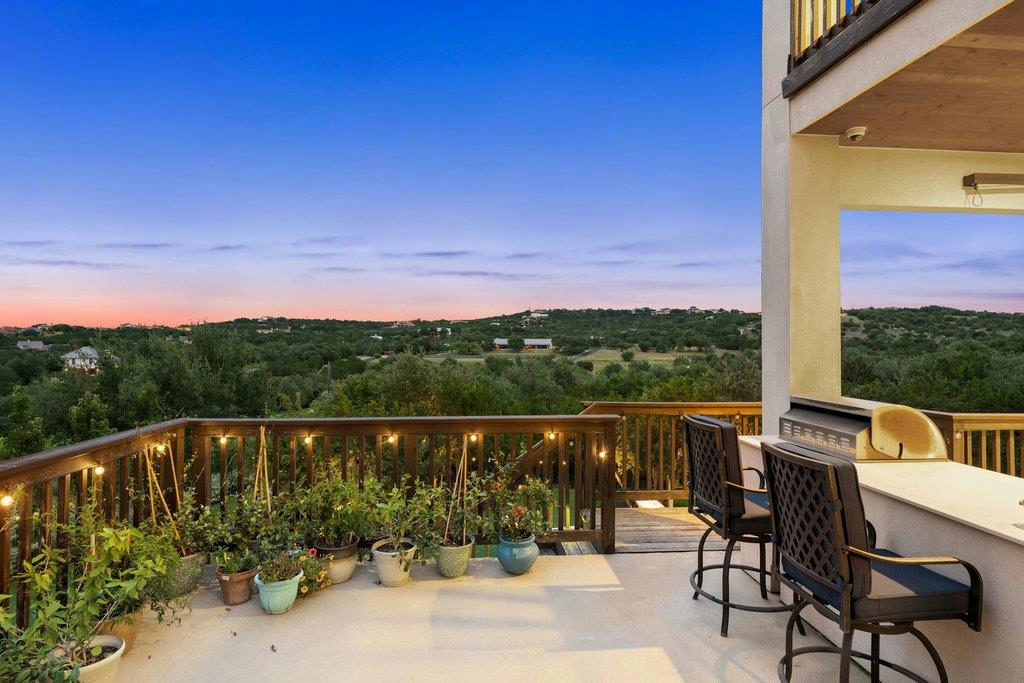 215 Lodestone Ln — photo 2