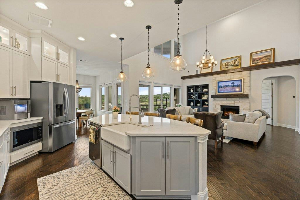 215 Lodestone Ln — photo 4