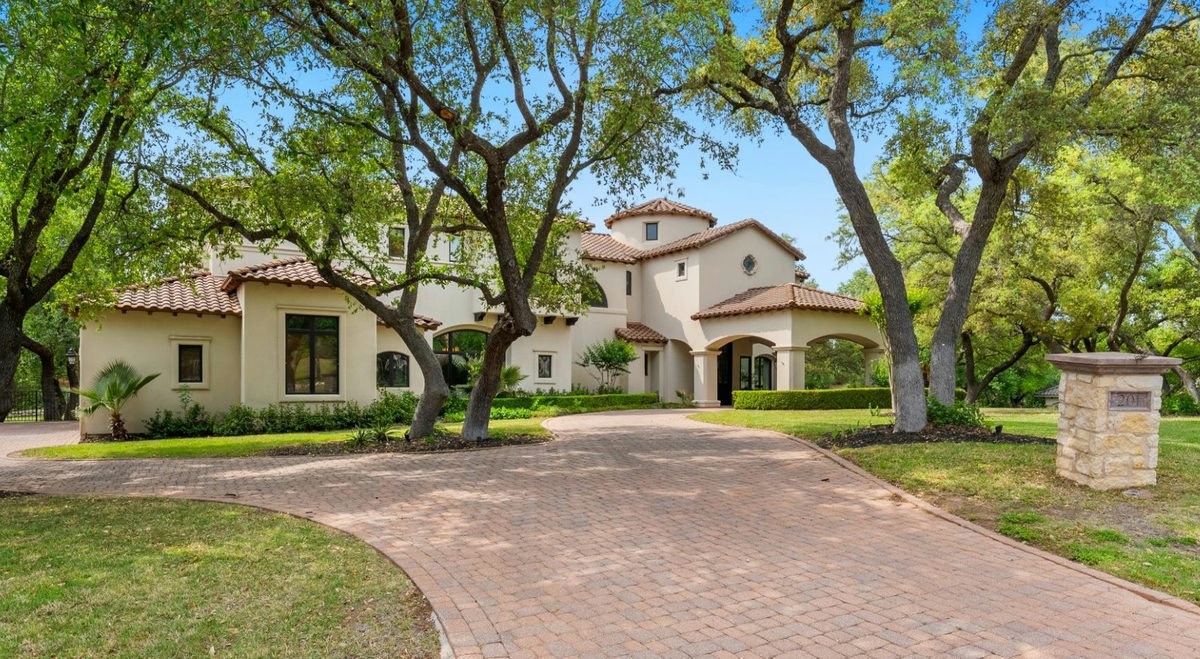 201 Costa Bella Dr — exterior