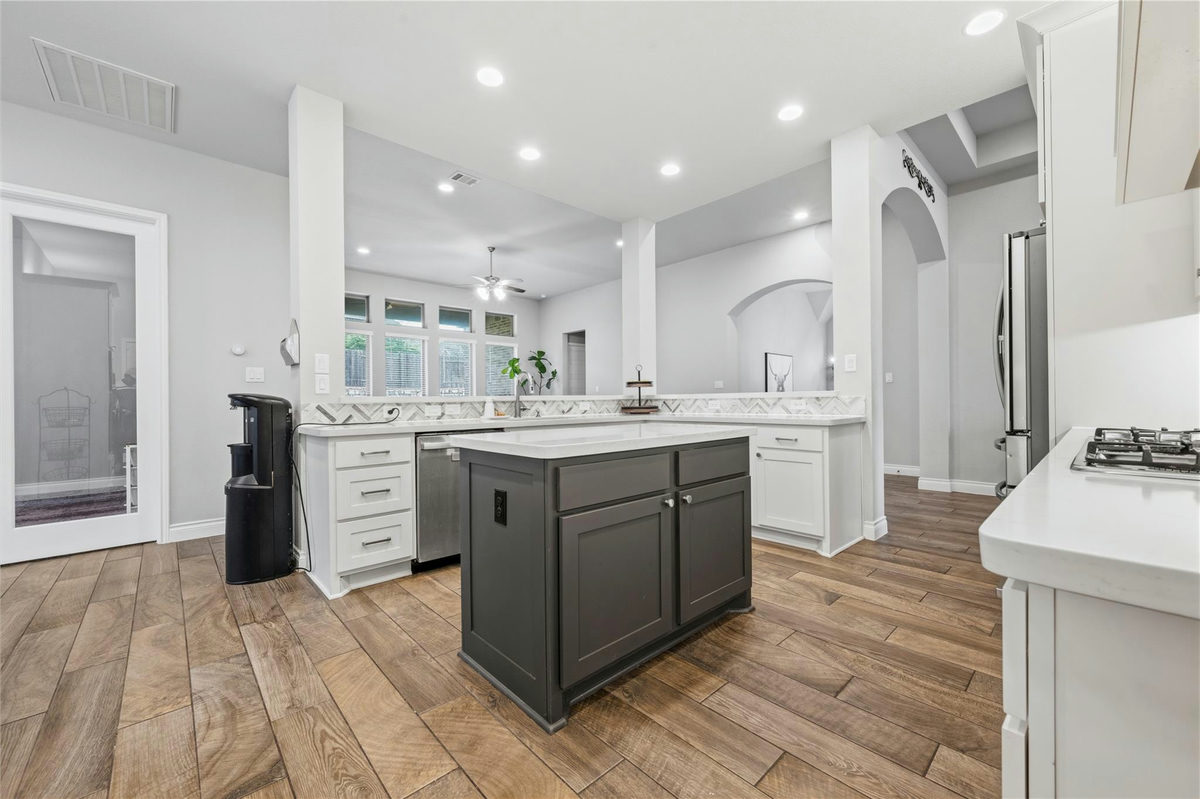 140 Catani Loop — exterior