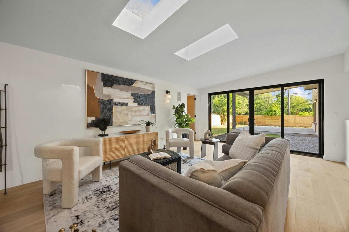 3007 Village Dr — photo 3