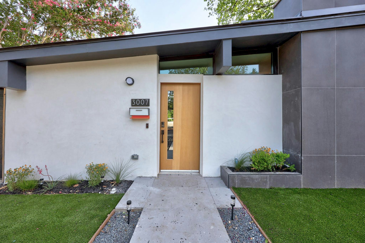 3007 Village Dr — photo 2