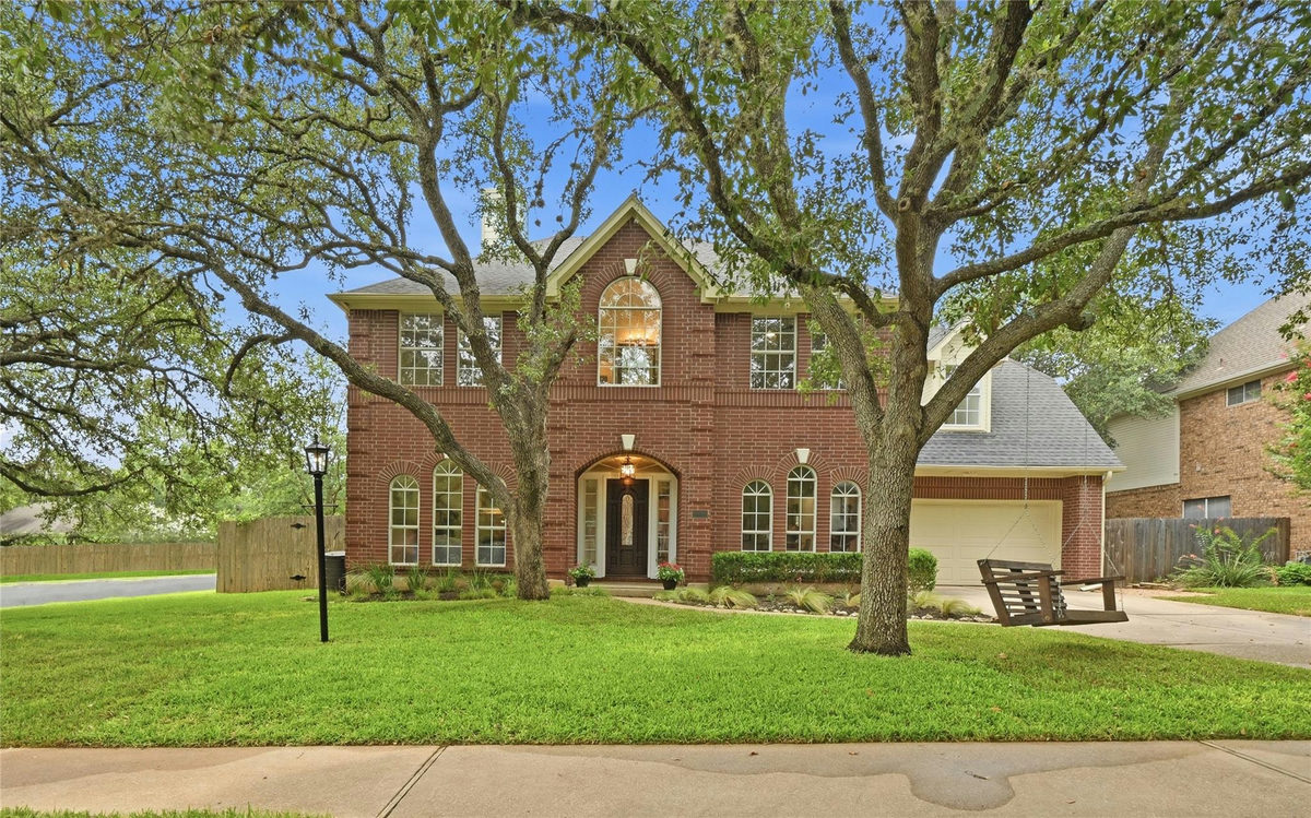 4030 Shavano Dr — photo 2
