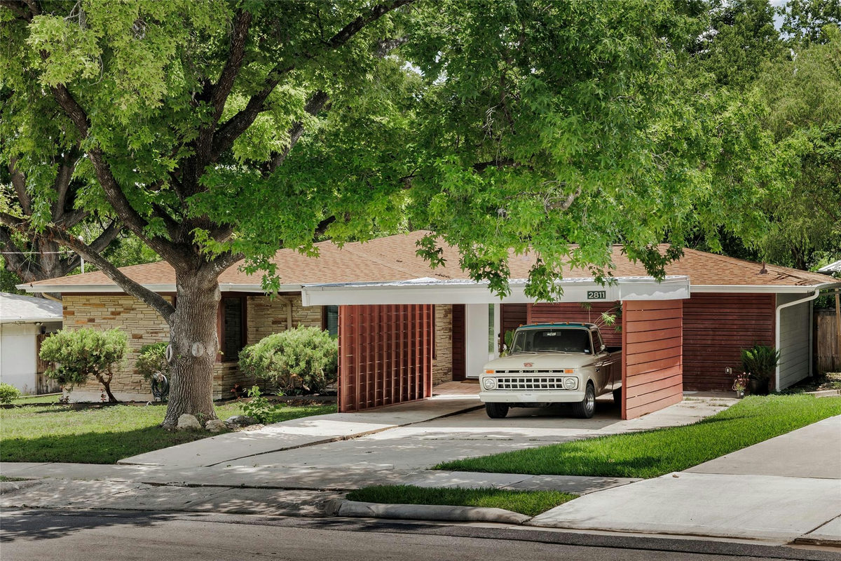 2811 W Fresco Dr — photo 2