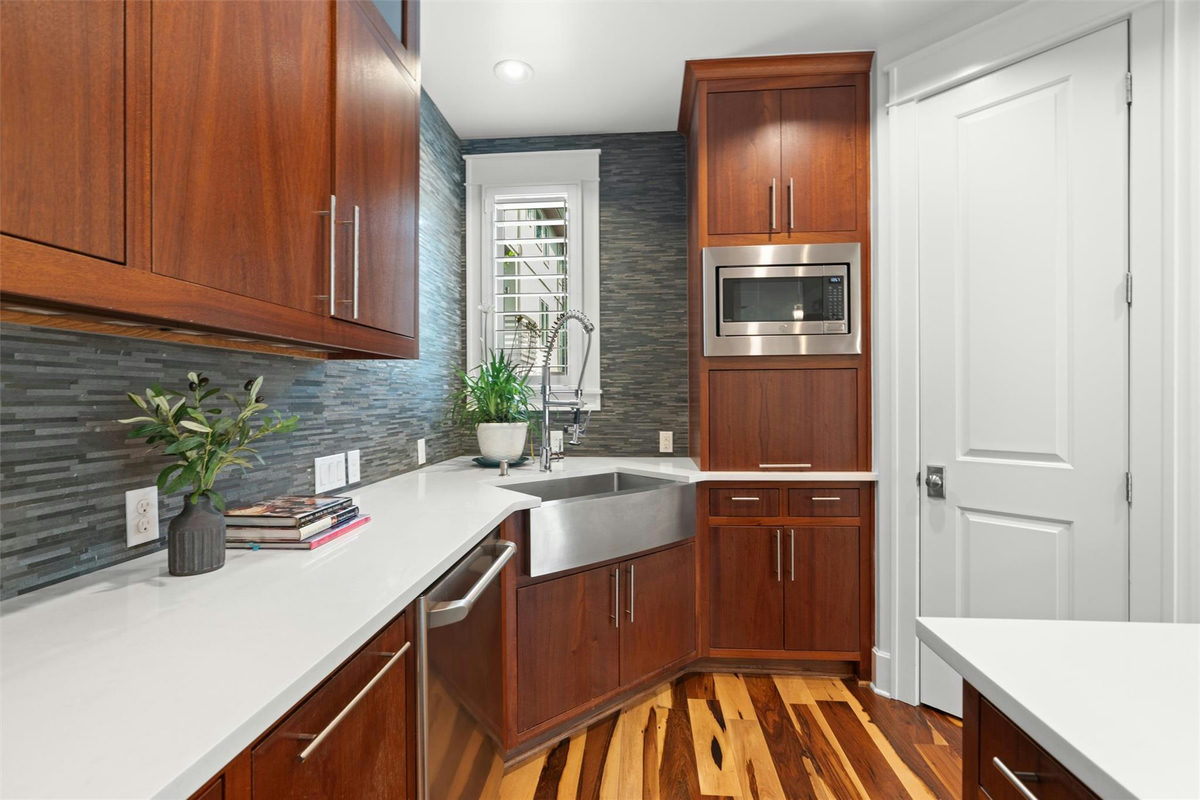 1227 Newning Ave #10 — photo 5
