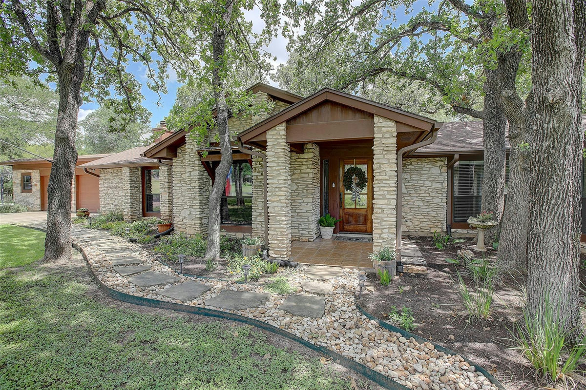 205 E Esparada Dr — exterior