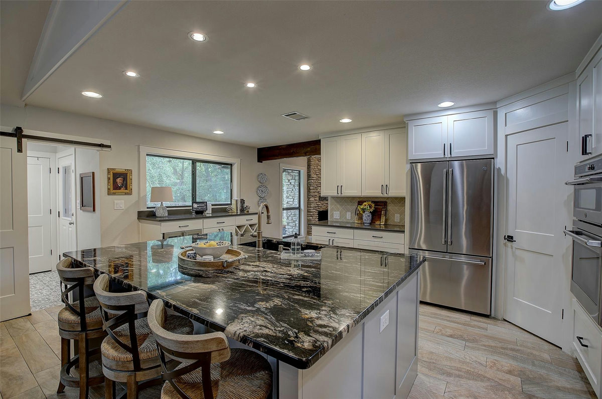 205 E Esparada Dr — photo 2