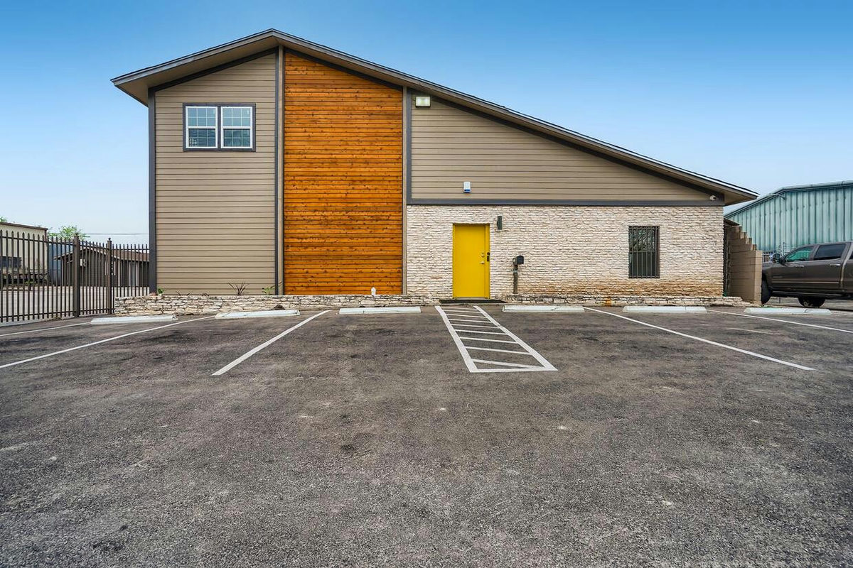 11204 Bluff Bend Dr — exterior