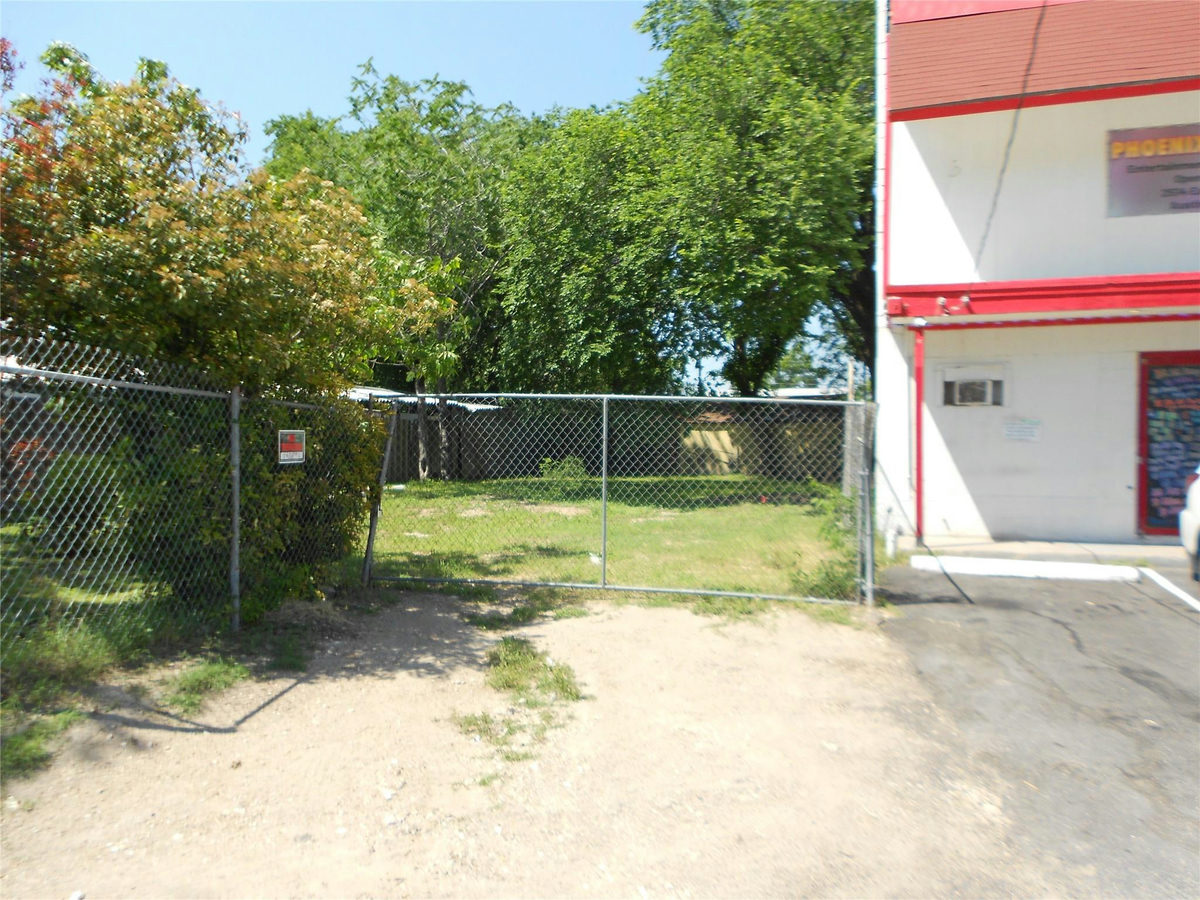 2510 E 7th St — photo 3