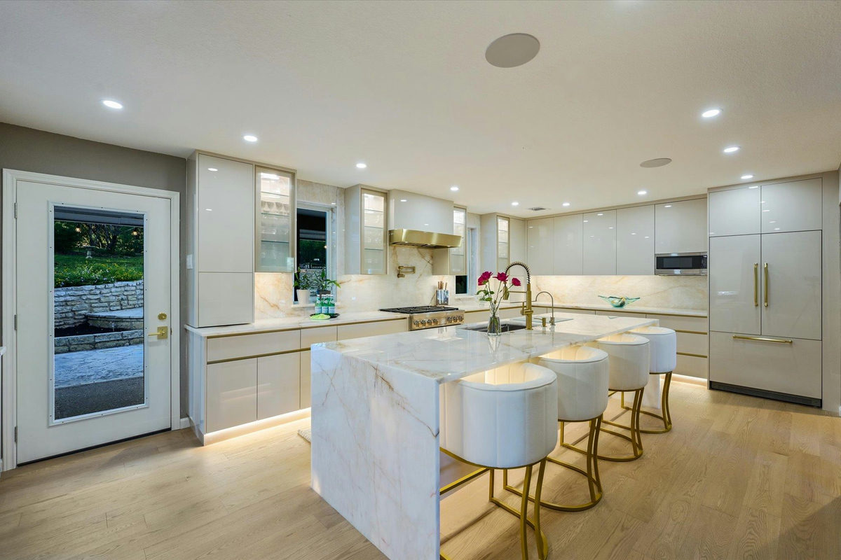 8310 Long Canyon Dr — photo 2