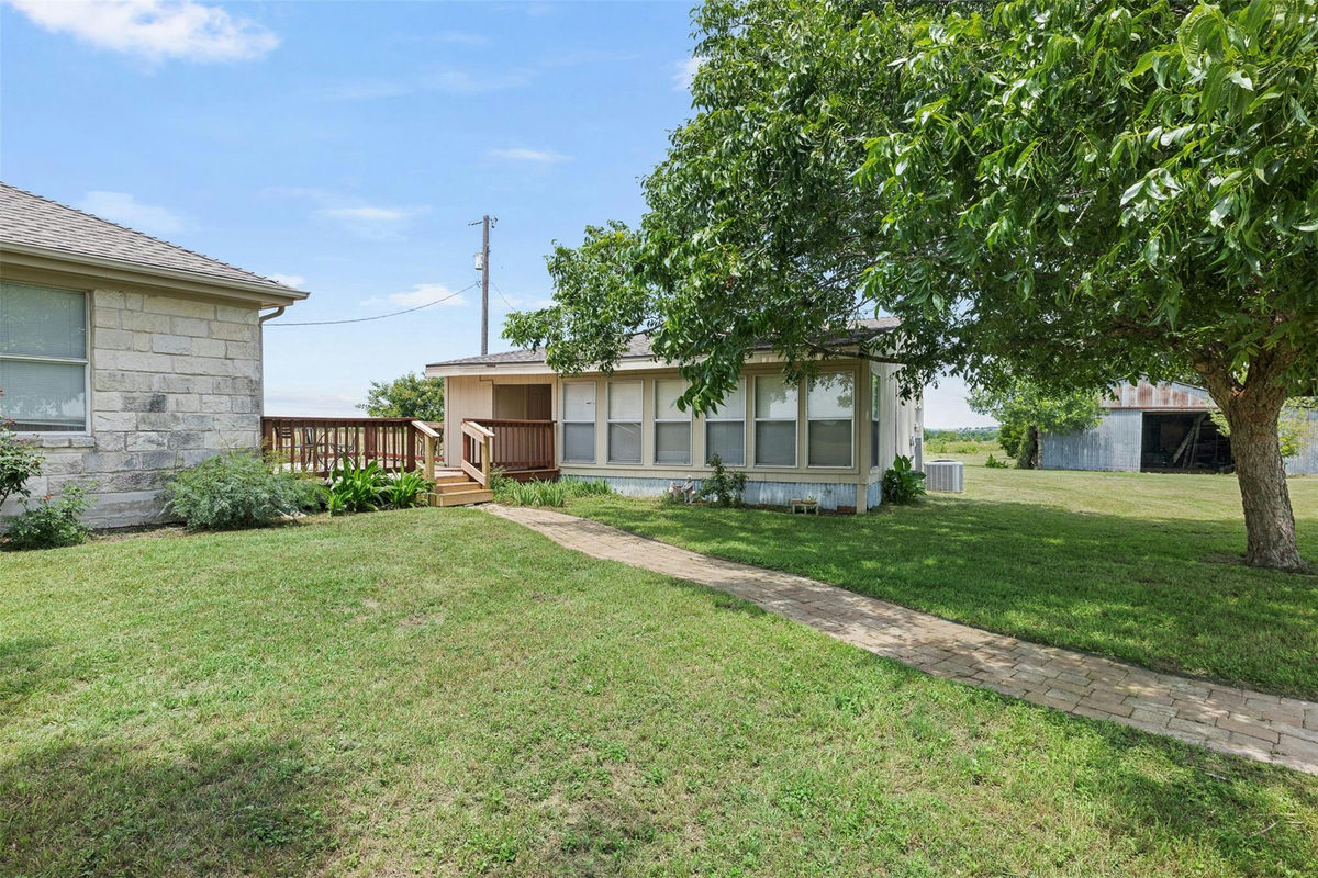 1542 County Road 451 — photo 4