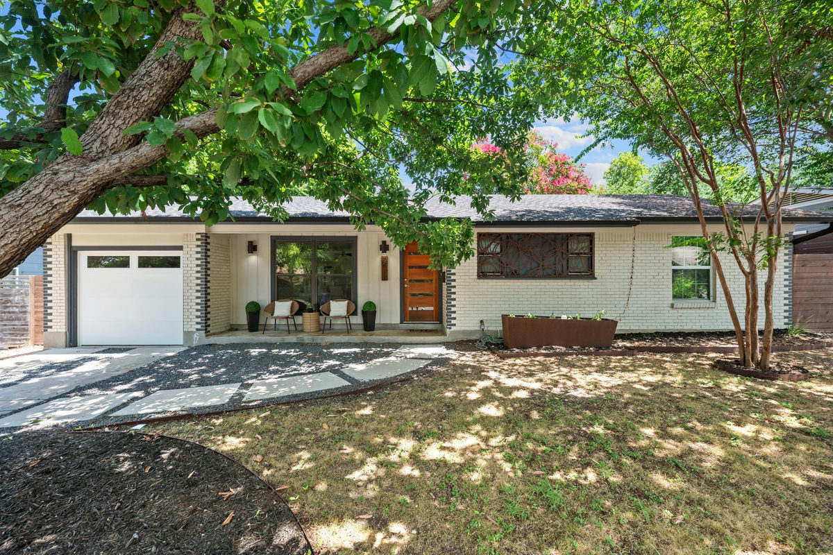 2611 East Side Dr — photo 2