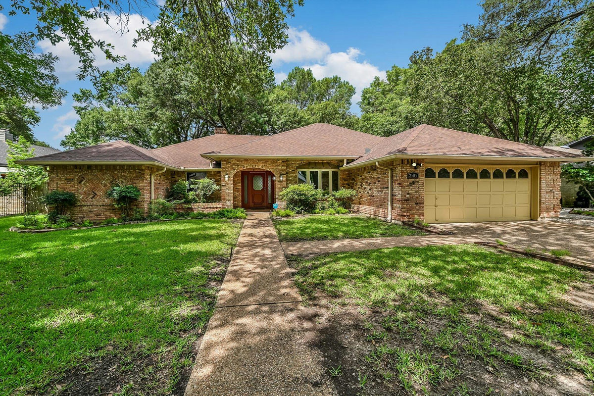 2505 ROYAL LYTHAM Dr