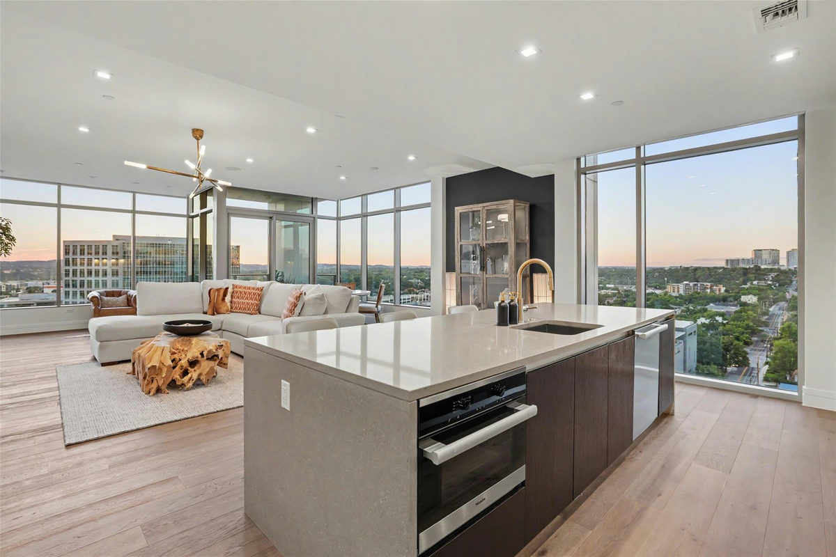 501 West Ave #1604 — exterior