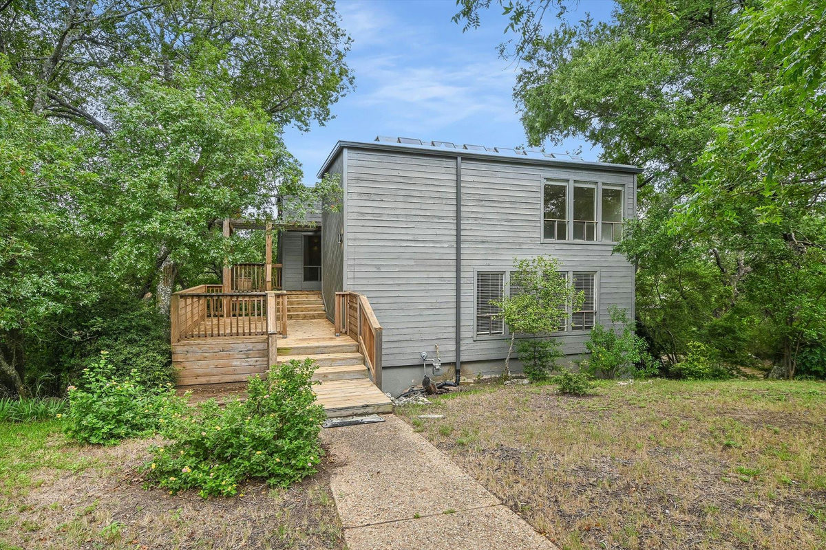 8804 Mountain Path Cir — exterior