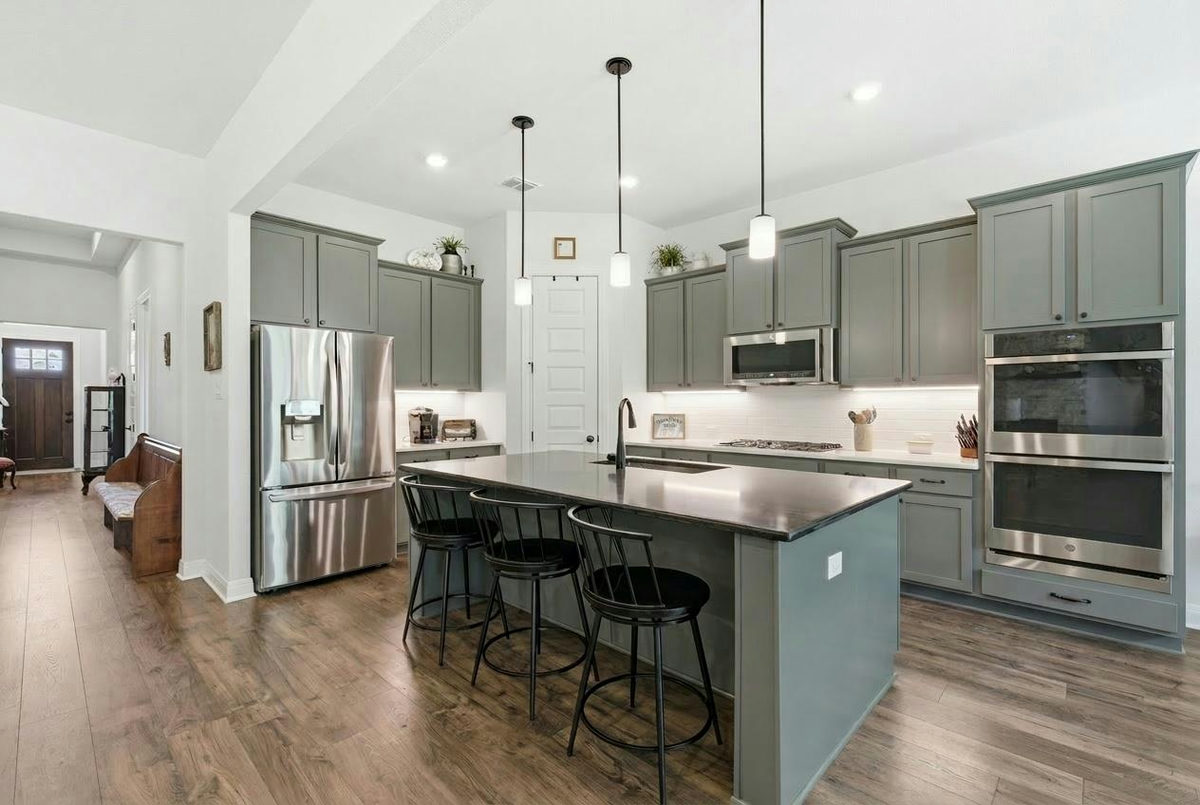 150 McNaughton Dr — photo 3
