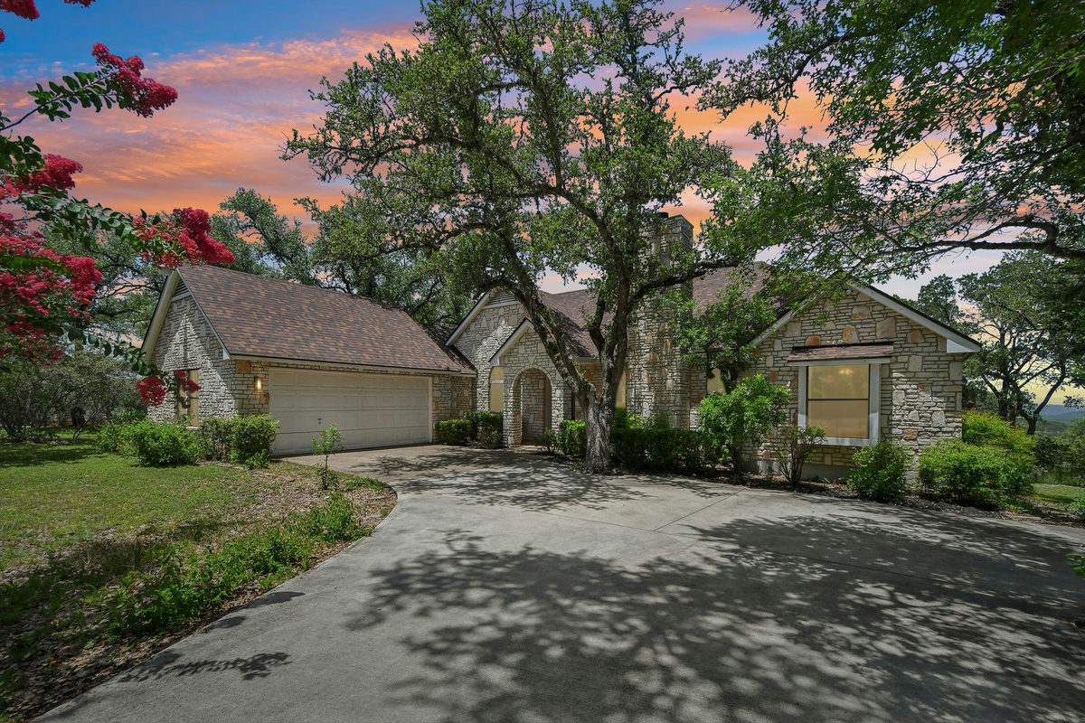 302 Mesa Dr — exterior