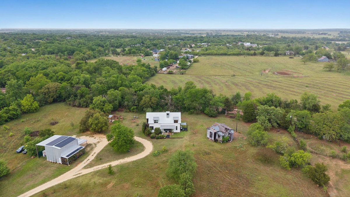 534 Old McDade Rd — photo 2