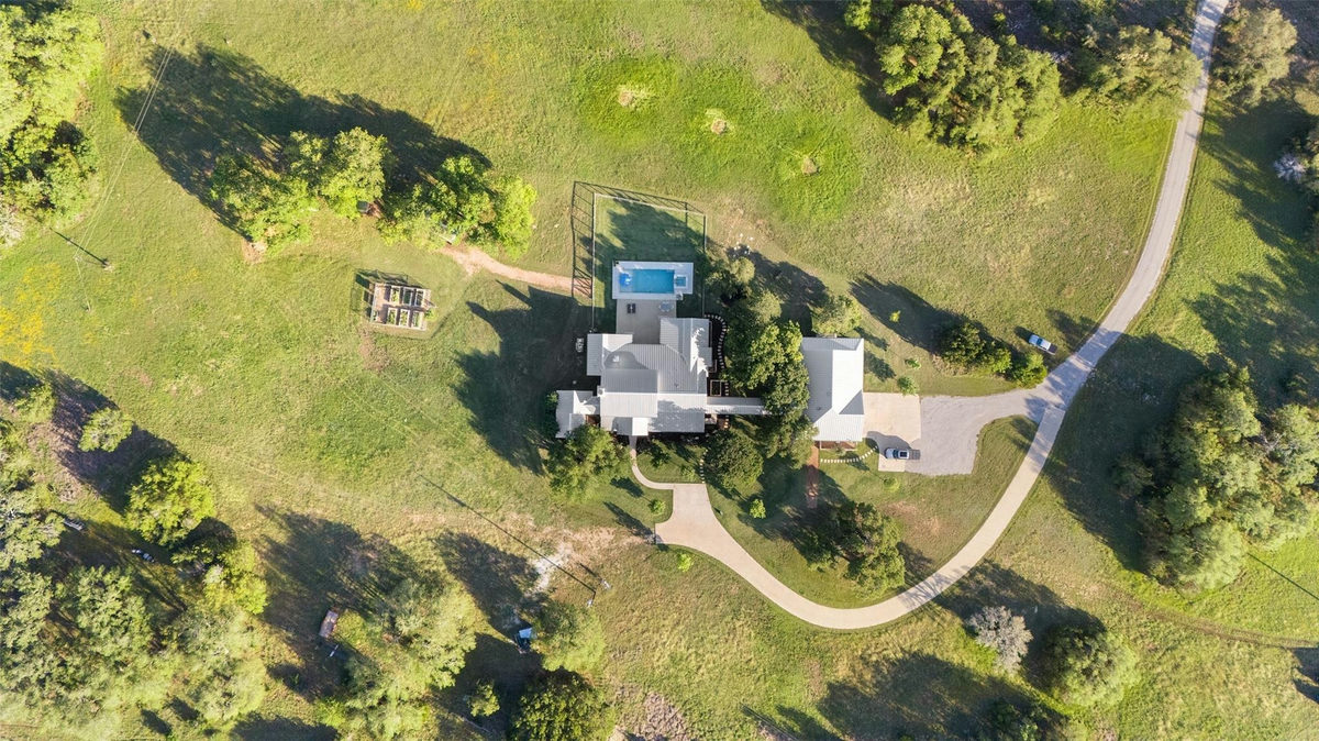 3870B Creek Rd — photo 2